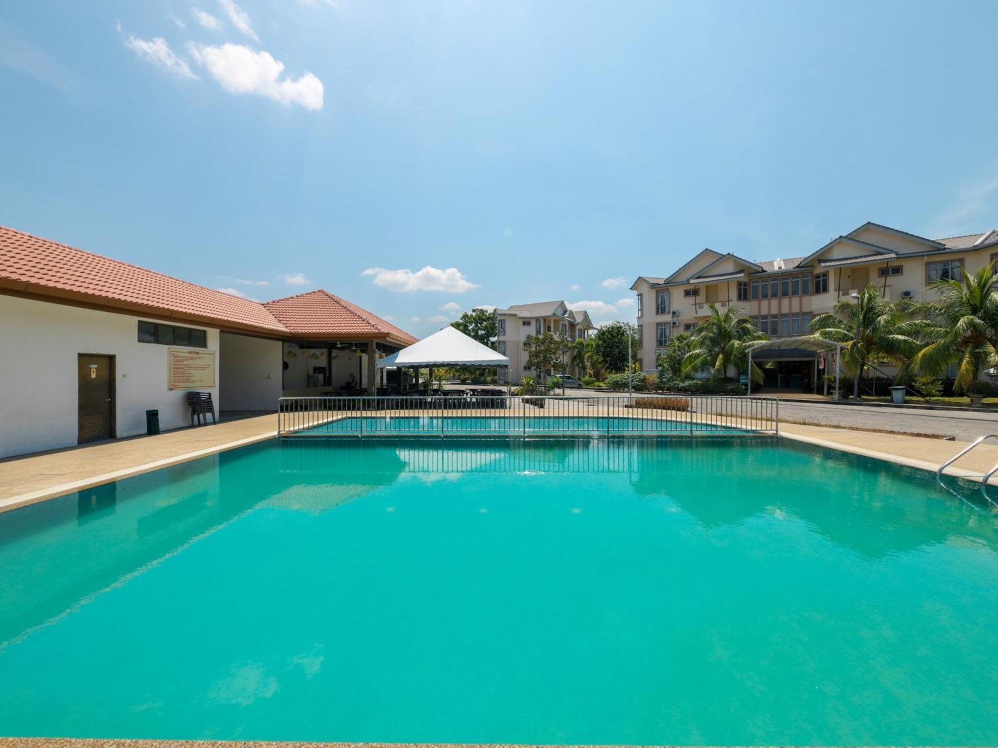 Seri Bayu Resort Hotel Sungai Pelek Exterior photo