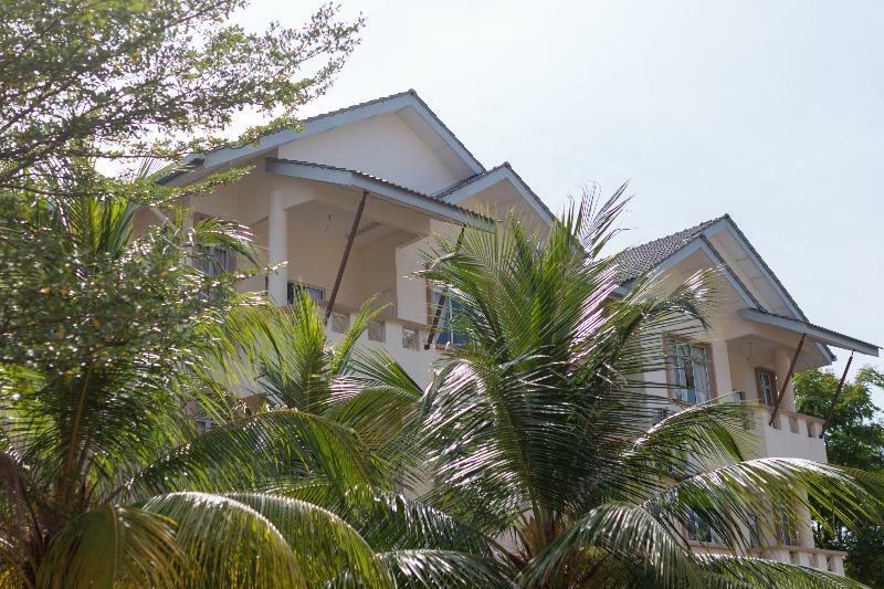 Seri Bayu Resort Hotel Sungai Pelek Exterior photo